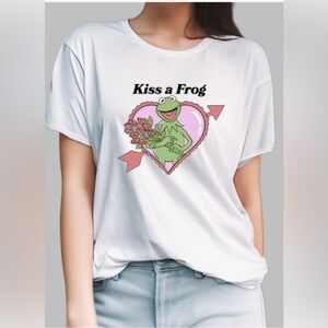 NWT White Kermit the Frog “Kiss a Frog” Graphic T-Shirt